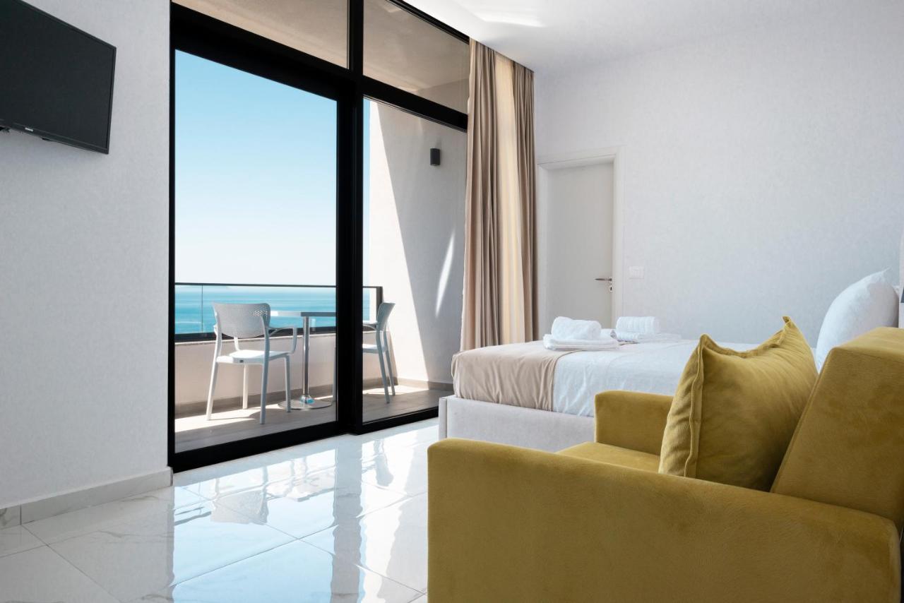 Wait 'N Sea Hotel Himare Exterior photo
