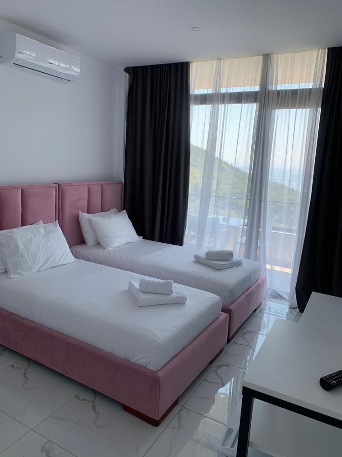 Wait 'N Sea Hotel Himare Exterior photo