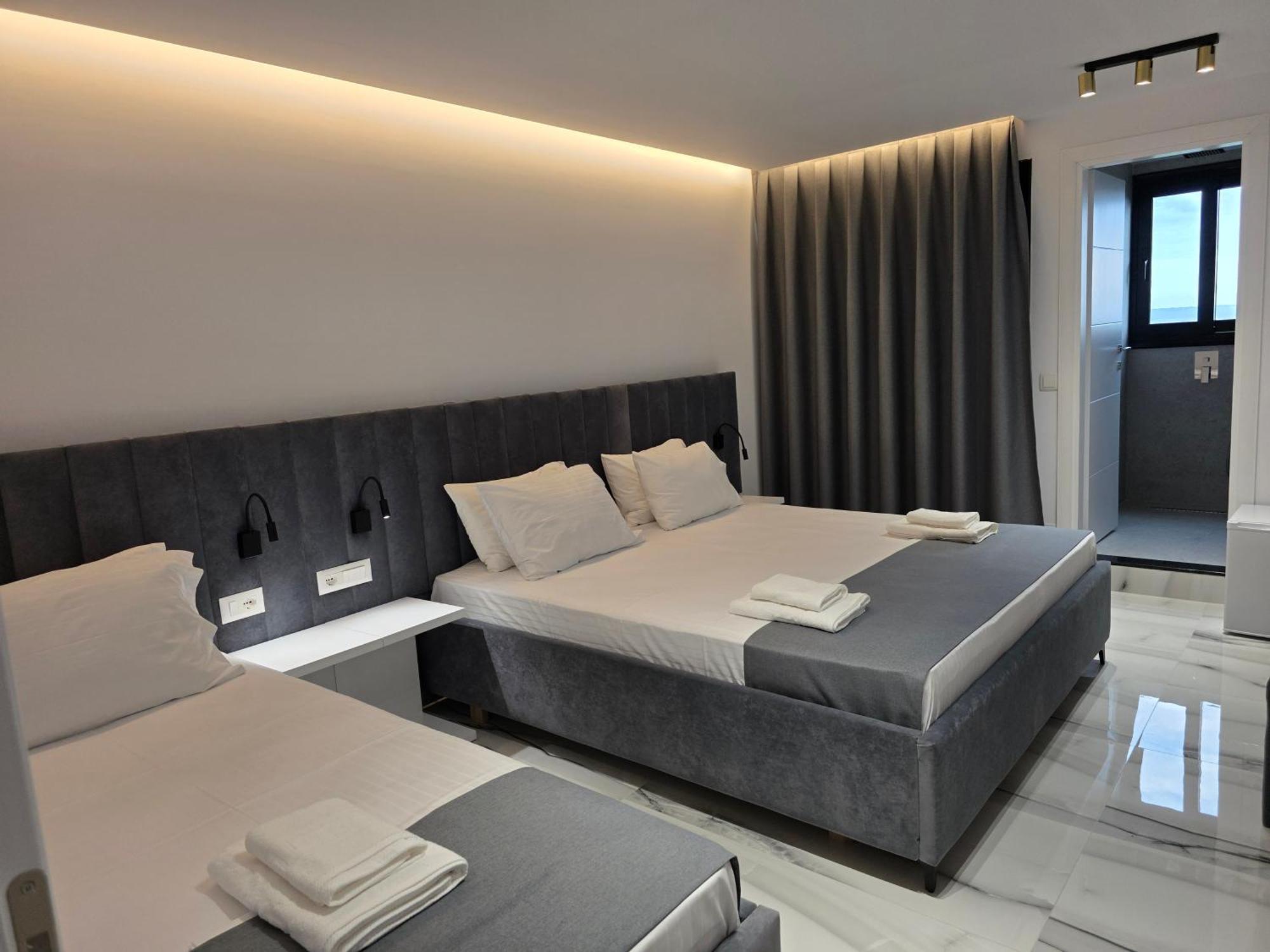 Wait 'N Sea Hotel Himare Exterior photo