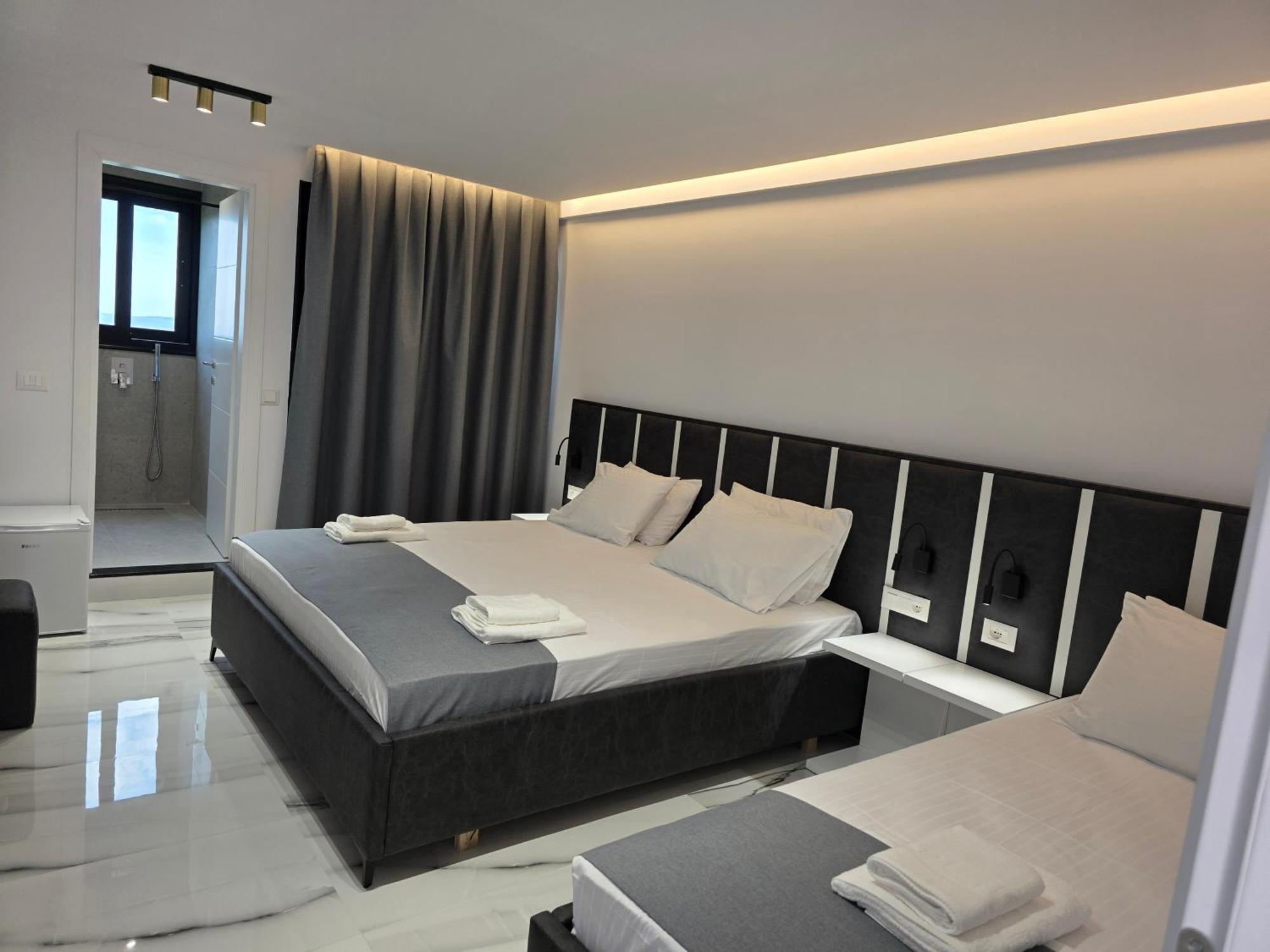Wait 'N Sea Hotel Himare Exterior photo